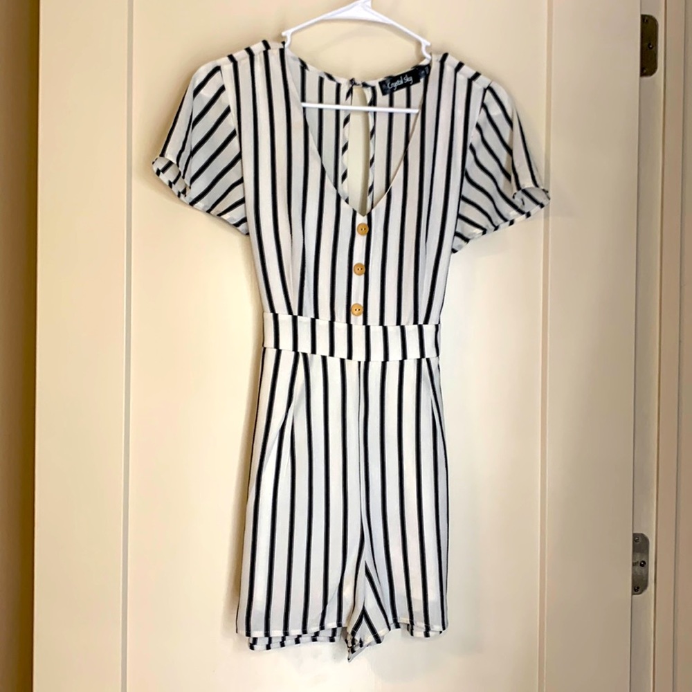 Crystal sky black & white romper shirt sleeve NWOT